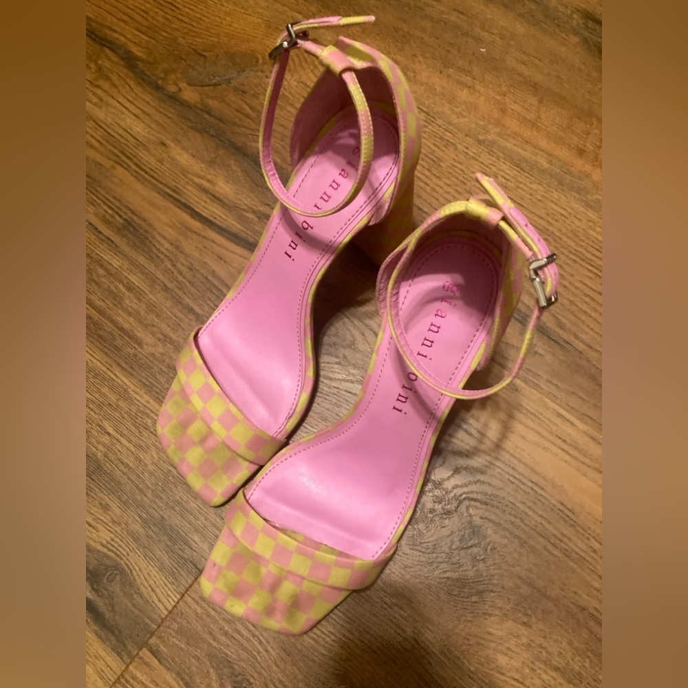 Gianni Bini checkered pink / green sandal block heels